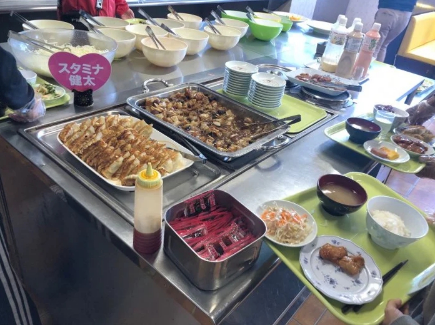 ▲女網友在日本駕訓班上課，竟發現有「宇都宮煎餃吃到飽」。（圖／翻攝自《Dcard》 ）