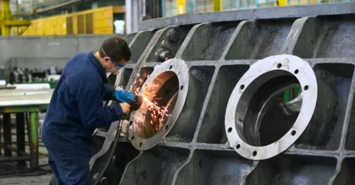 ▲網友不解為何年輕人都硬要擠去超商工作，而不選擇薪水較高的工人。（圖/pexels）