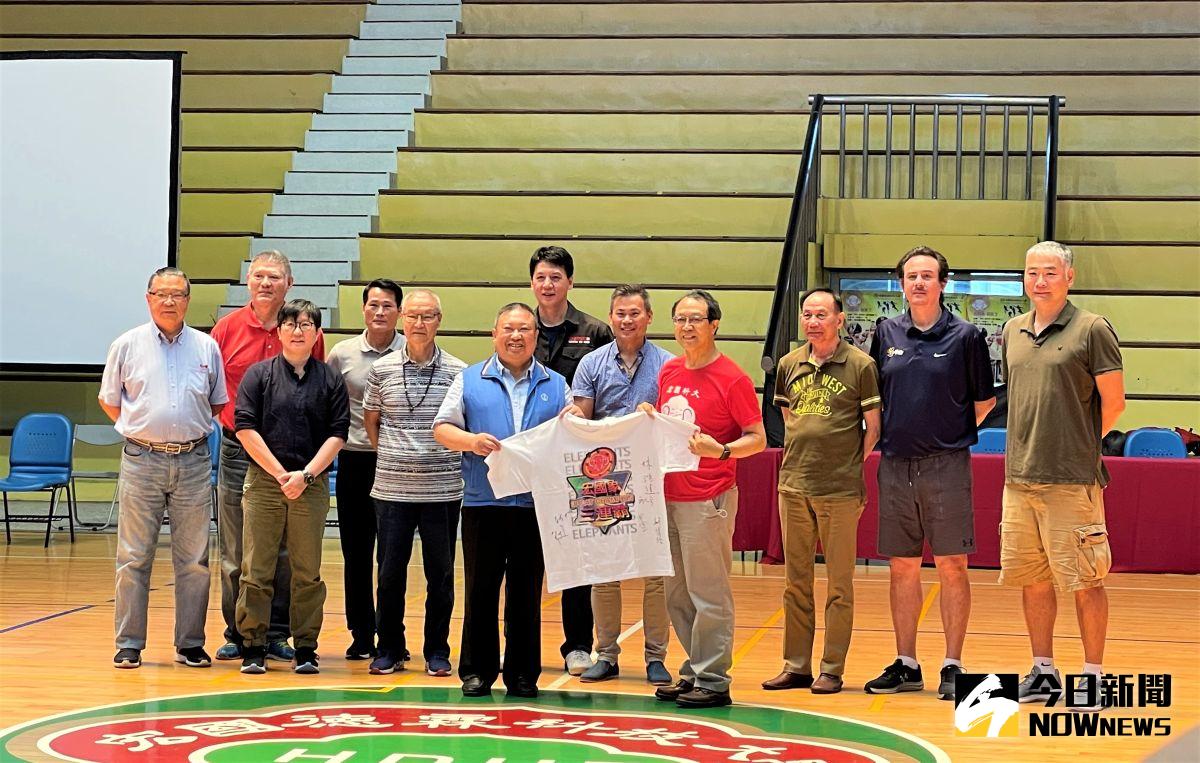 ▲「宏國象 回來了」傳承活動請到昔日宏國象球星邱大宗、周俊三、鄭志龍等人出席。（圖／鍾東穎攝 ,2021.05.11）