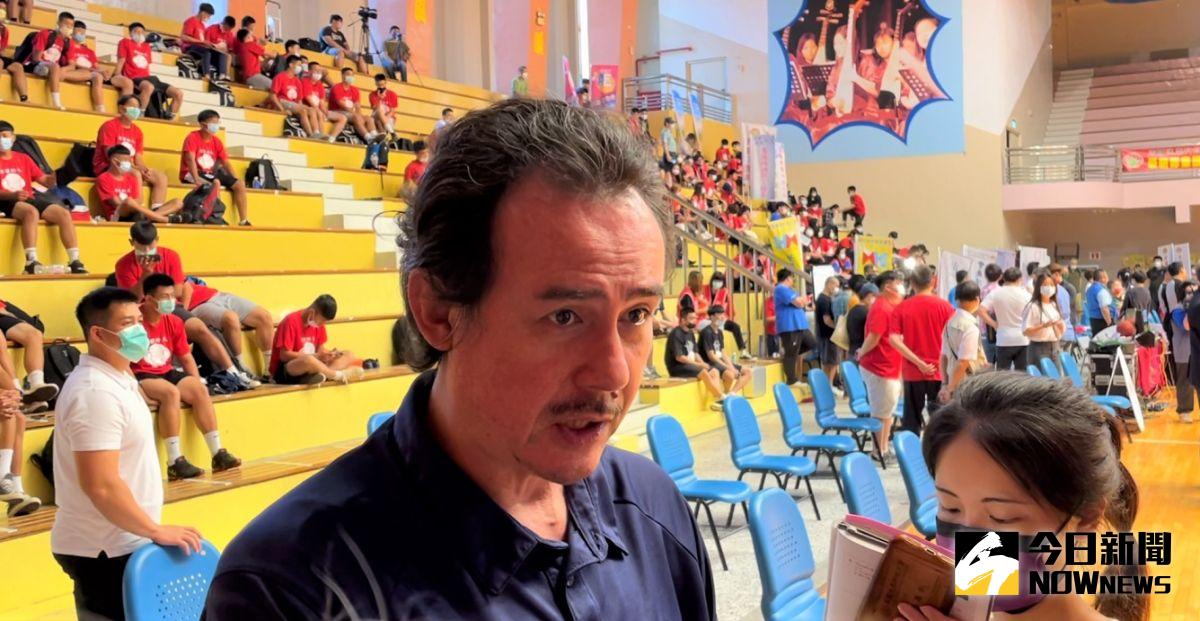 ▲昨日新職籃聯盟發布新聞稿宣布正式籌組中，「籃球博士」鄭志龍今(11)日受訪時表示，他認為新聯盟和P. LEAGUE+有機會走向良性競爭，不會有撕裂或不好的影響。（圖／鍾東穎攝 ,2021.05.11）