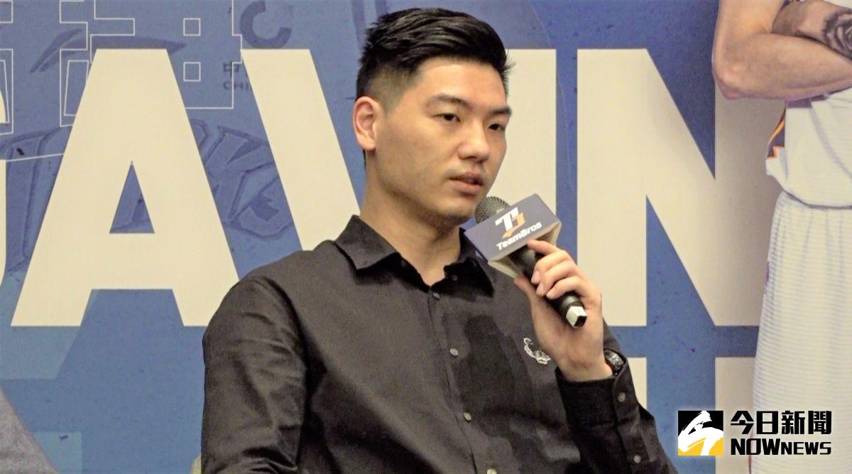 ▲旅外球星胡瓏貿返台出席記者會，透露CBA福建潯興有續約意願。。（圖／鍾東穎攝 ,2021.05.11）