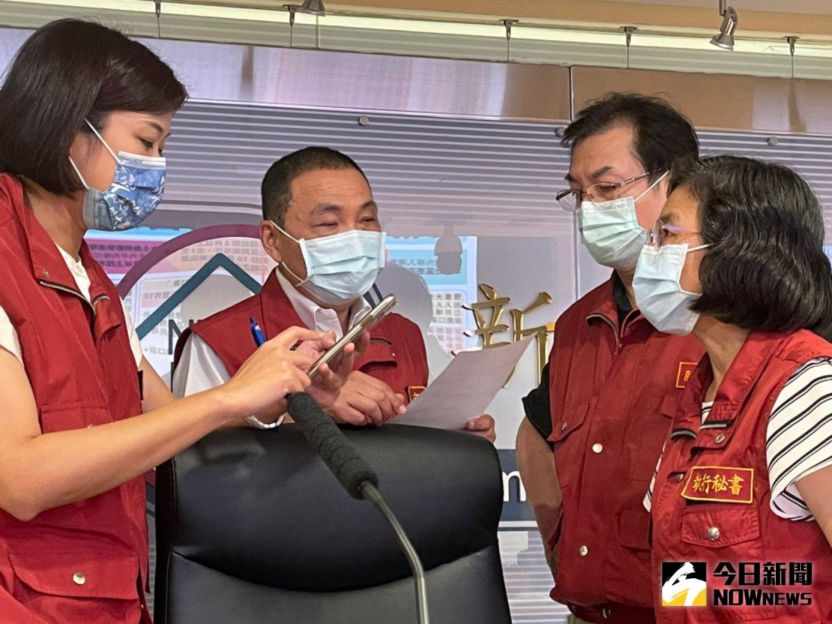 ▲新北市長侯友宜今日表示，新北市的防疫升級，新莊區、蘆洲區列為警戒區，同時這2區的校園一律禁止對外開放。（圖／記者陳志仁攝，2021.05.11）