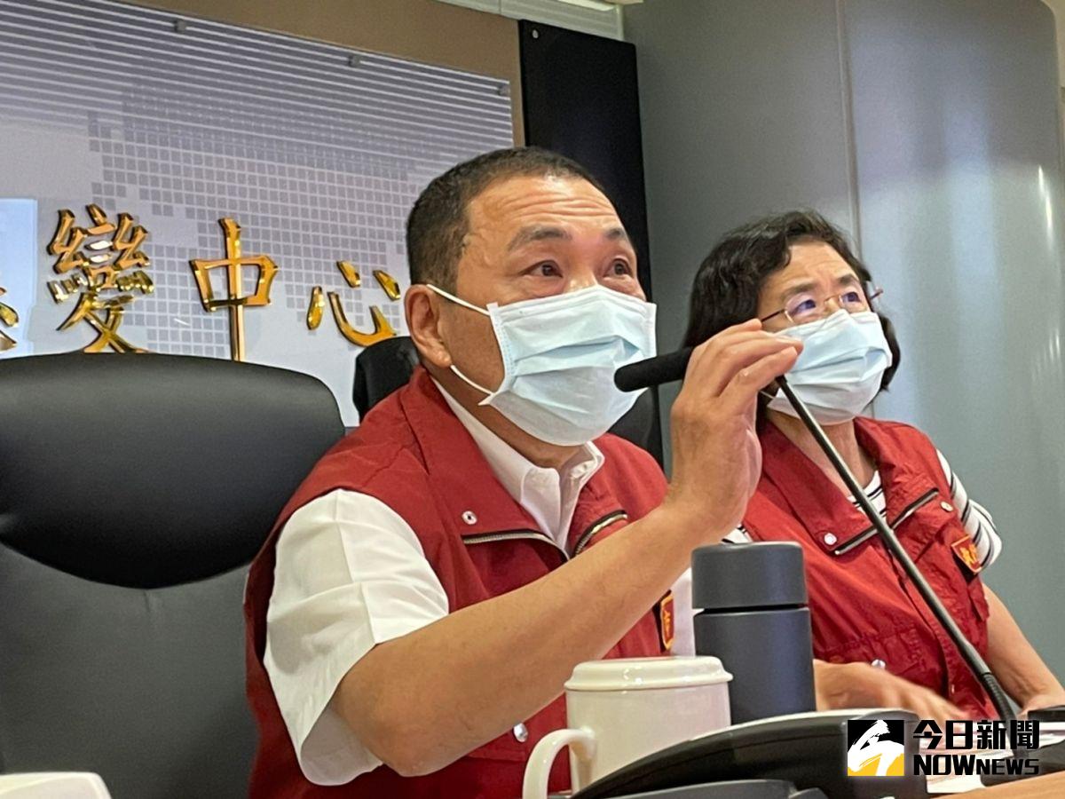 ▲新北市長侯友宜呼籲中央，擴大匡列、採檢，針對個案高危險區作普篩，才能全面防堵疫情。（圖／記者陳志仁攝，2021.05.11）