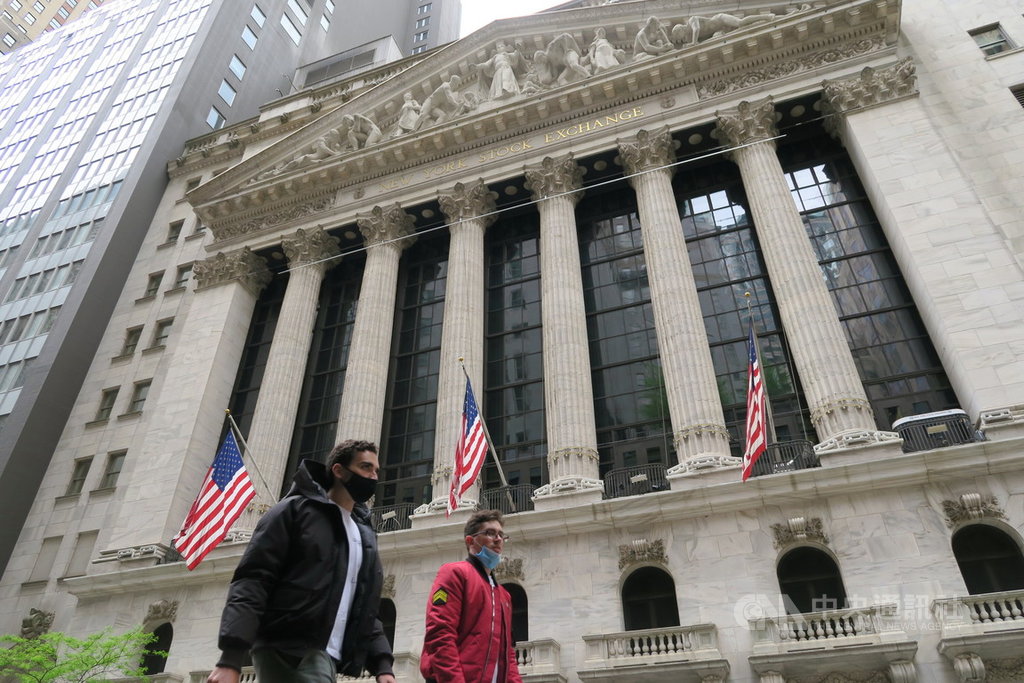 ▲美股於當地時間11日收黑，道瓊工業指數在通貨膨脹憂慮氣氛中重挫473點，創2月底以來最糟表現。圖為紐約證券交易所。中央社記者尹俊傑紐約攝 110年5月12日