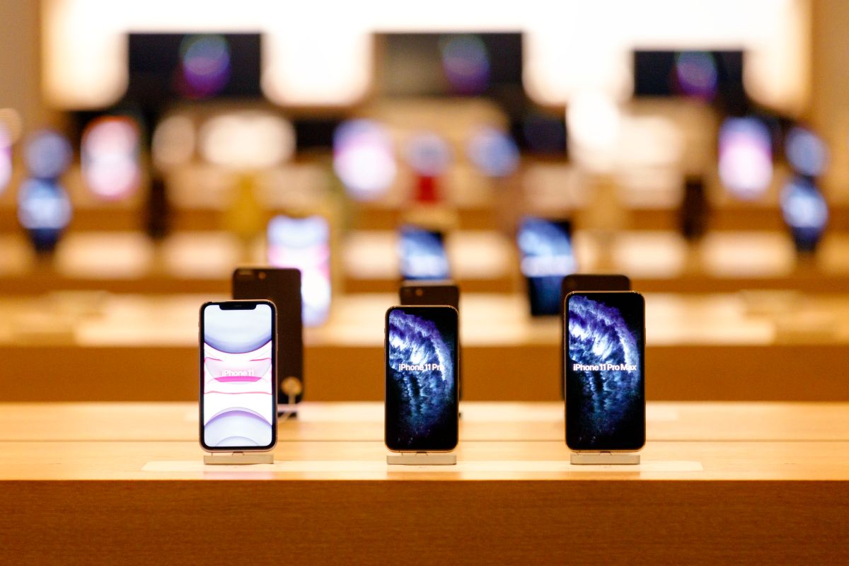 ▲iPhone「螢幕上方觸控」功能超強？網揭使用時機。（示意圖／美聯社／達志影像）