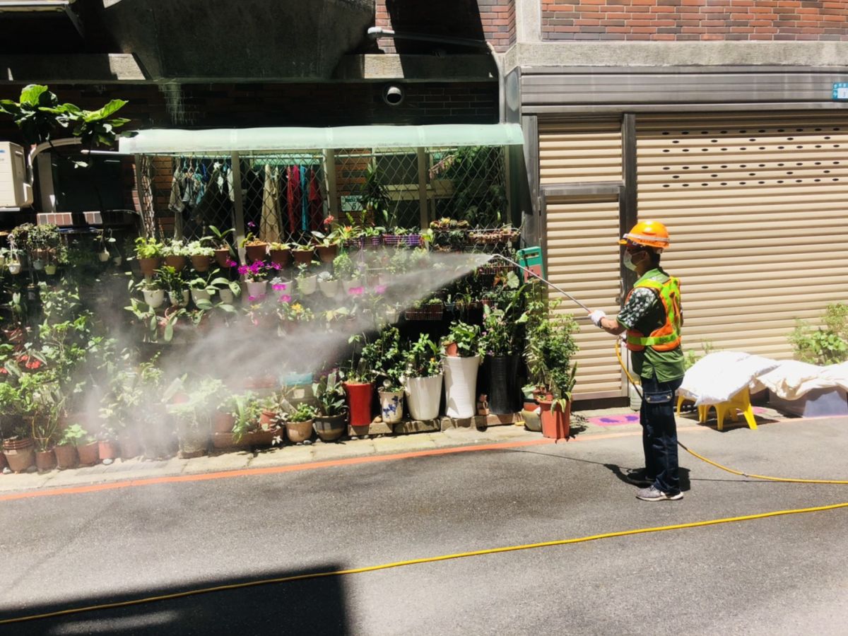 ▲新北市今日再針對五股、三重及中永和等區域，進行全面的清消。（圖／新北市政府環保局提供）