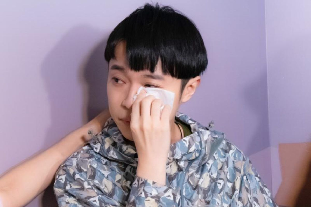 ▲繼寫下4251字長文槓恩師，青峰再發文回應團員留言。（圖／環球音樂提供）