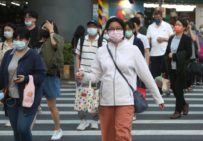 ▲台灣本土疫情延燒，行政院院長蘇貞昌在13日的行政院會中信心喊話，台灣比起1年前「有5個更好」，只要繃緊神經、落實防疫就能安全過關。（圖／美聯社／達志影像）