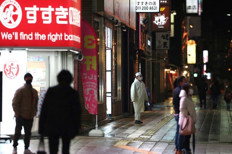▲北海道札幌薄野紅燈區的某風俗店曾爆發大規模群聚感染。（圖／美聯社／達志影像）