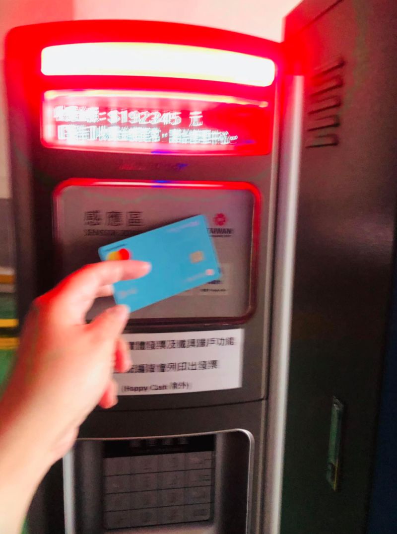 ▲女網友明明停車不到半小時,竟然被要求繳高達19萬元的停車費。(圖/翻攝自《爆怨2公社》)