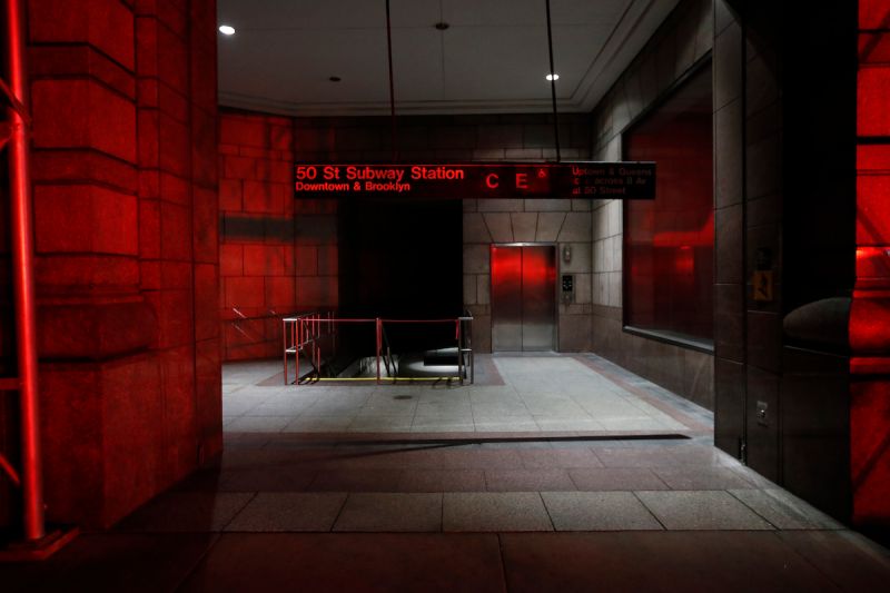 ▲因為大規模停電，紐約地鐵站陷入一片黑暗之中。資料畫面。（圖／美聯社／達志影像）