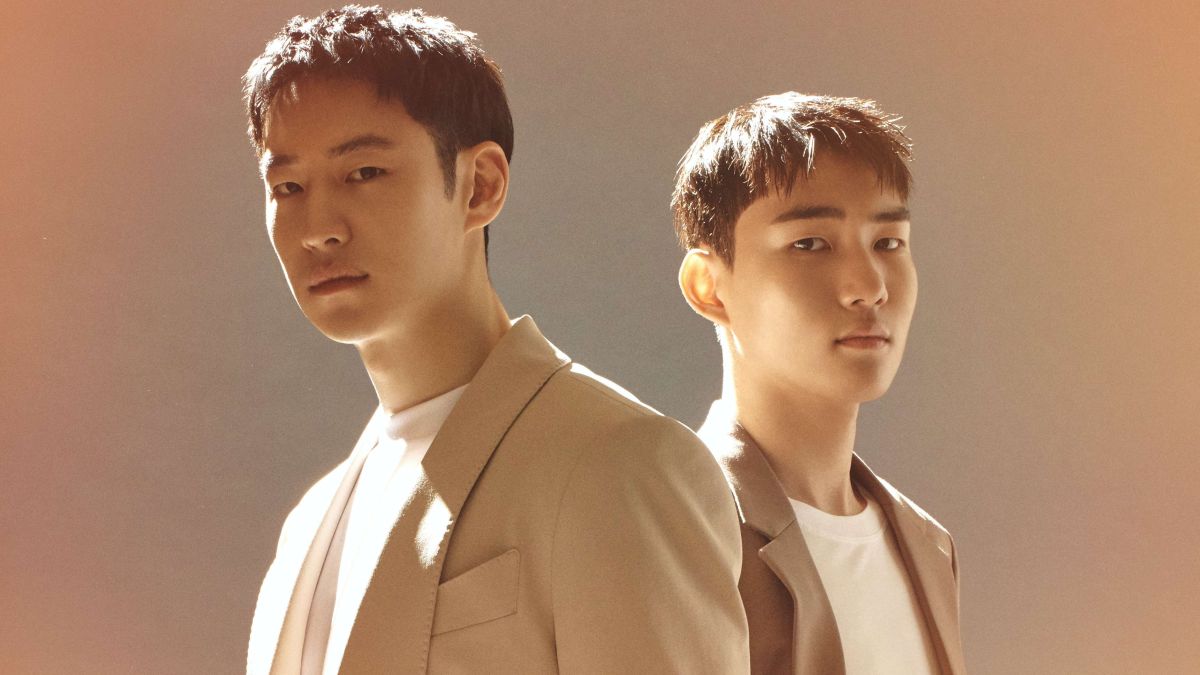 ▲李帝勳（左）、陳俊翔劇中互相扶持，替死者傳達訊息給遺屬。（圖／Netflix）