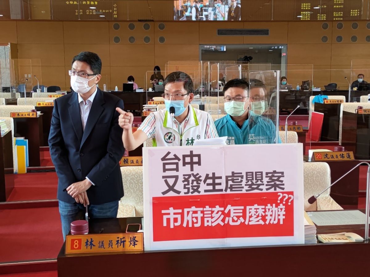 ▲中市再度驚傳虐嬰，議員林祈烽、施志昌、林德宇和陳世凱緊急提出質詢，要求市府要拿出解決辦法(圖／柳榮俊攝2021.5.14)