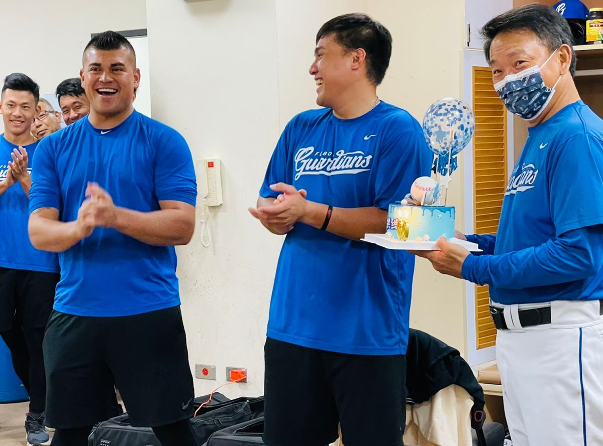 ▲富邦悍將總教練洪一中60歲大壽。（圖／富邦提供）
