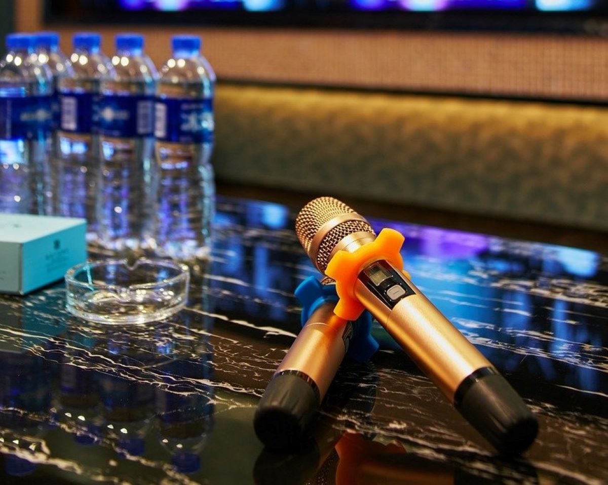 ▲台灣防疫升至3級後，所有8大行業就被要求暫停營業、減少群聚，但仍有不肖業者偷偷營業，行政院長蘇貞昌26日在防疫會議中表示，除了對業者從重處罰外，消費者也應納入規範範圍內。（示意圖／翻攝Pixabay）