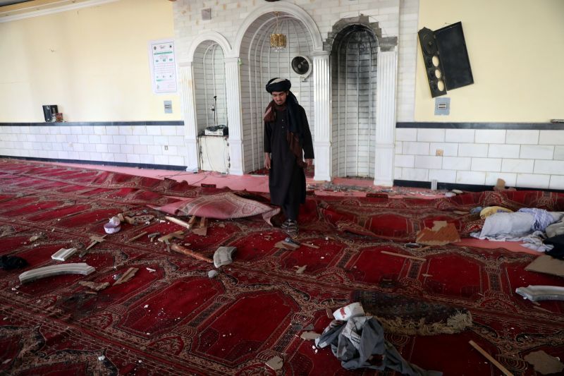 ▲阿富汗首都喀布爾郊區的一處清真寺，14日驚傳爆炸，造成至少12名敬拜者喪命，破壞了開齋節3天停火期間的相對平靜。（圖／美聯社／達志影像）