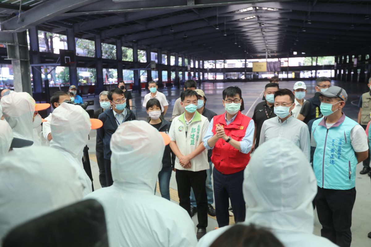 ▲國外疫情嚴峻，國內本土疫情單日新增180例及台灣是一日生活圈，高雄市長陳其邁今(15)日宣布即日起防疫進入準三級狀態。（圖／高市府提供）