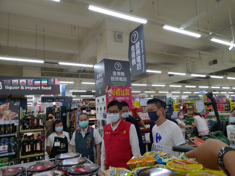 ▲市長陳其邁呼籲，高市各賣場防疫物資及民生食品、用品供貨均正常，民眾不須搶購或囤積，請市民安心與市府齊心攜手共同抗疫。(圖／高市府提供)