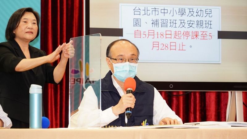 ▲北市教育局長曾燦金表示,雖然高中職以下暫時停課,但仍會透過北市雲端教學系統「酷課雲」繼續上課。(圖/台北市政府提供)