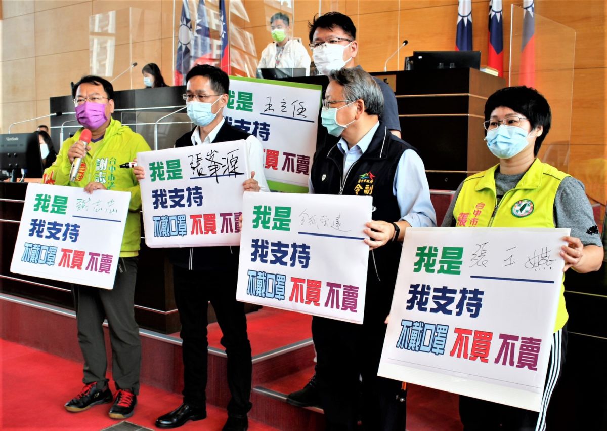 ▲議員發起「不戴口罩、不買不賣」簽署運動，若消費者不戴口罩，商家就拒賣(圖／柳榮俊攝2021.5.17)