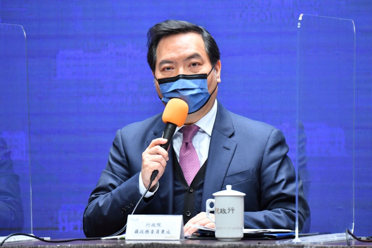 ▲鴻行政院發言人羅秉成表示，政府將發函授權台積電與鴻海永齡基金會代表政府洽談。（圖／行政院提供）