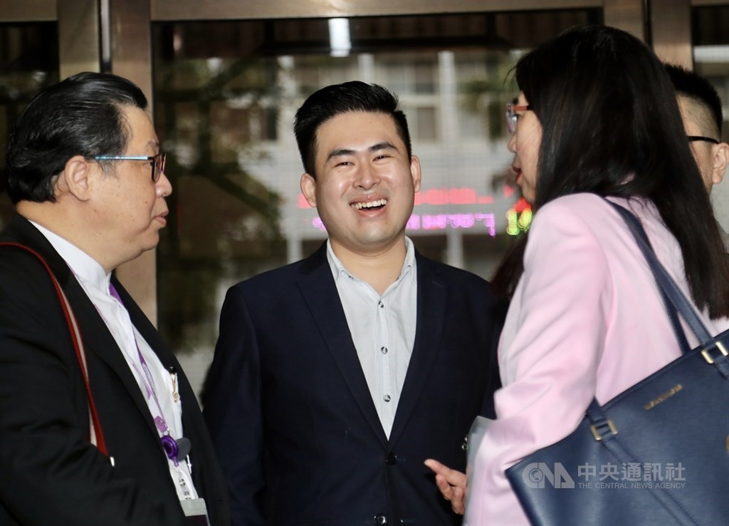 ▲新黨青年軍王炳忠（中）等人涉犯國家安全法案件，台北地方法院4月28日一審宣判，判5名被告都無罪。台北地檢署17日表示，檢察官對原審判決全部提起上訴。（中央社檔案照片）