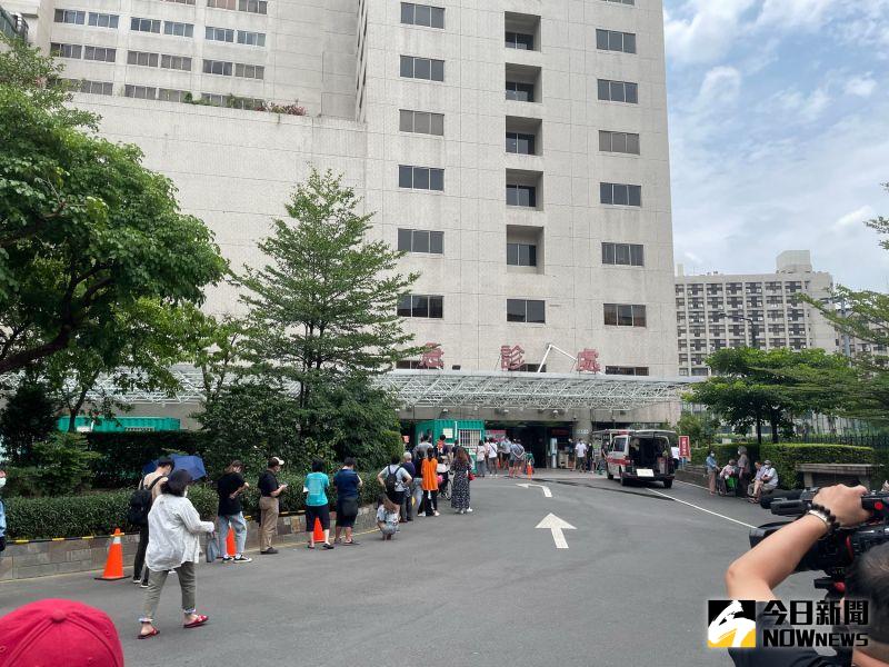 ▲亞東醫院19日證實，院內感染共14人確診。（圖／記者陳志仁攝）
