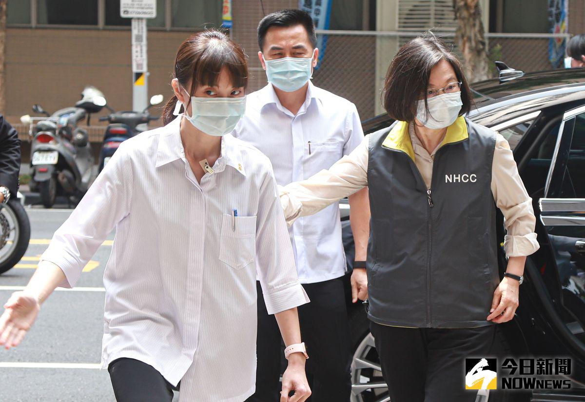 ▲總統蔡英文視察流行疫情指揮中心，並針對昨天停電再度向大眾道歉。（圖／記者葉政勳攝，2021.05.18）