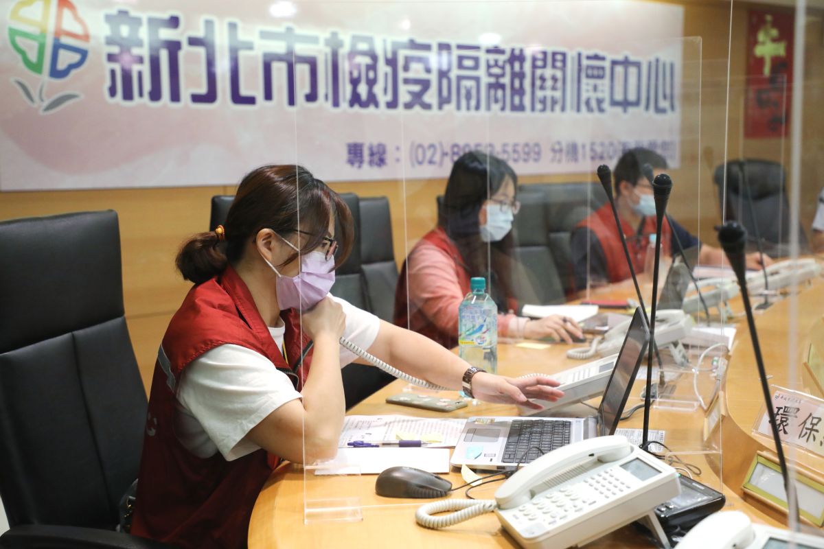 ▲新北市為均衡衛政的量能，並強化對居家隔離者的追蹤管理，新北市擴增居家檢疫關懷中心的服務人力，18日正式更名「新北市檢疫隔離關懷中心」。（圖／新北市政府提供）