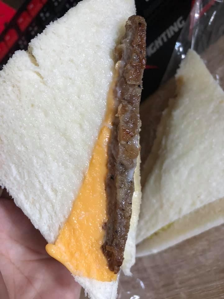 ▲網友買到的「詐騙三明治」。（圖／翻攝自《爆怨2公社》臉書）