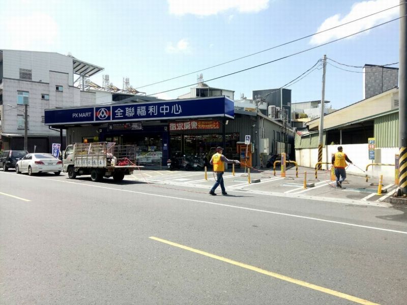 ▲新北市確診婦人在屏東停留期間足跡,全聯內埔永光店衛生局前往消毒作業。(圖/屏東縣政府提供,