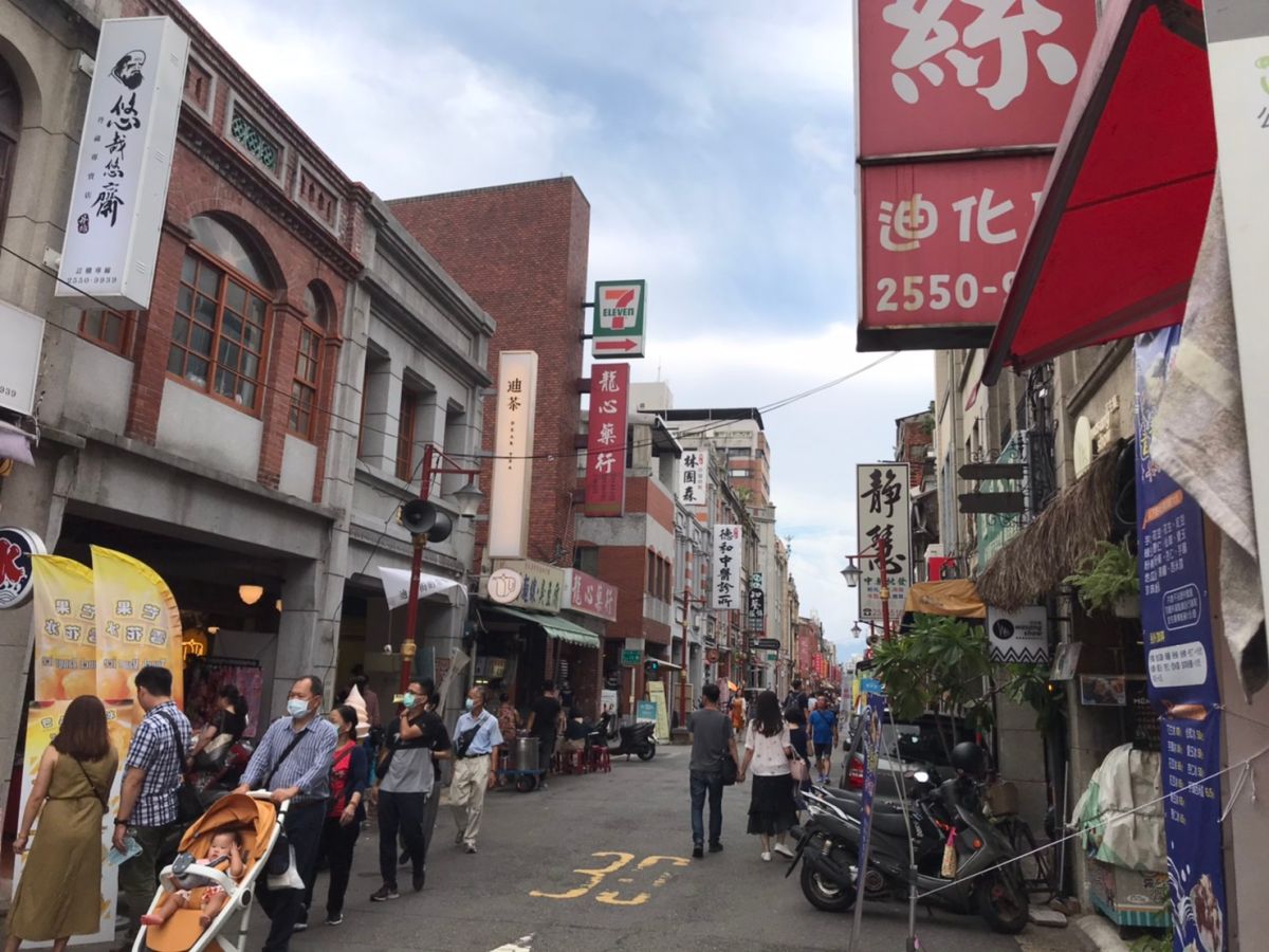 ▲想要買房子，選對地段很重要，就有網友提問是否有人會買房在軌道附近，引發討論。（圖／NOWnews資料照）