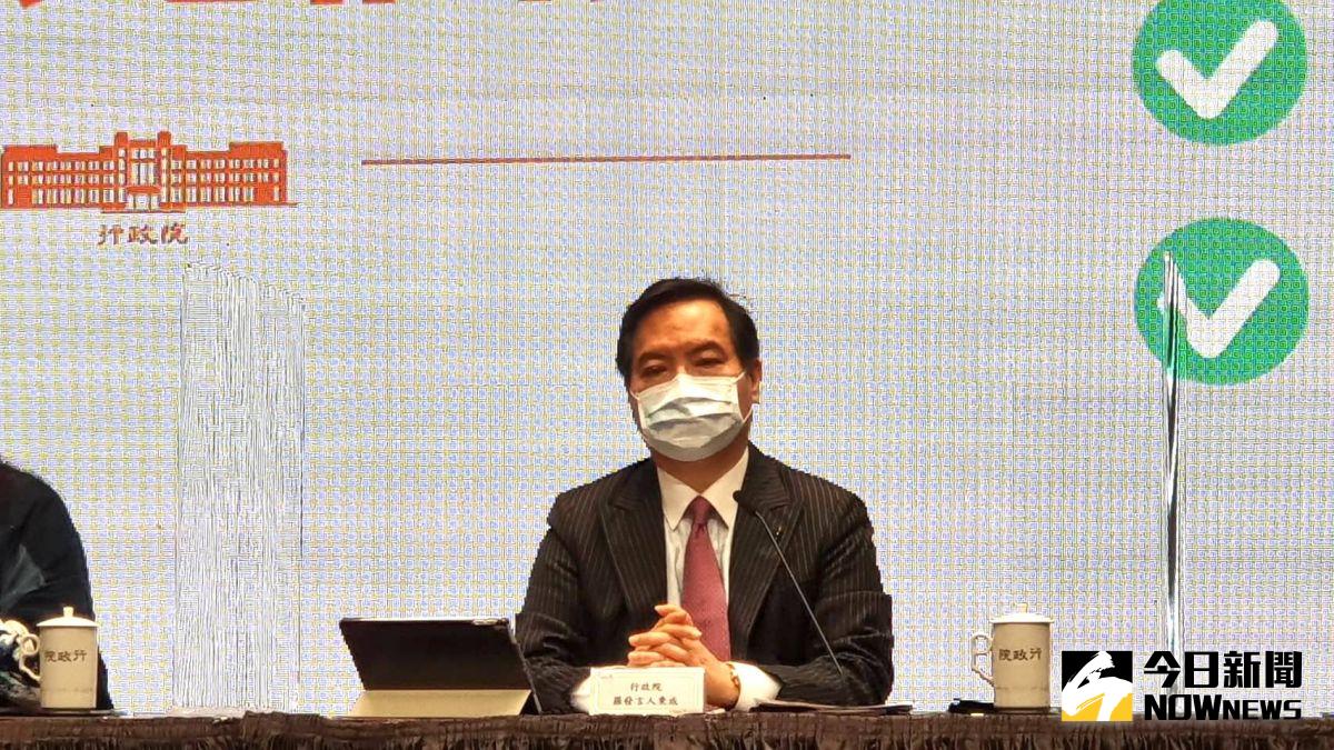 ▲行政院發言人羅秉成19日接受訪問時表示，中國在疫情起間啟動「認知作戰」分化台灣，呼籲國人不要下載、轉傳假訊息。（圖／記者劉育辰攝 2021.05.19）