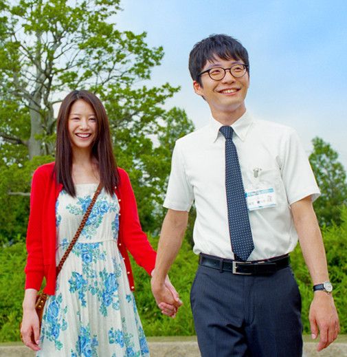 ▲星野源(右)與夏帆曾傳過緋聞。(圖/翻攝《深宅家中兒子的戀愛》官網)