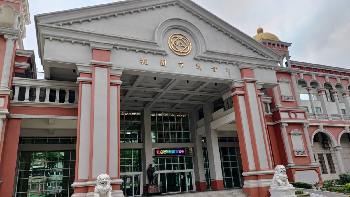 ▲因應全國提升至三級防疫警戒，桃園市議會取消20日閉會議程，臨時會也暫停召開。（圖／桃園市議會提供）