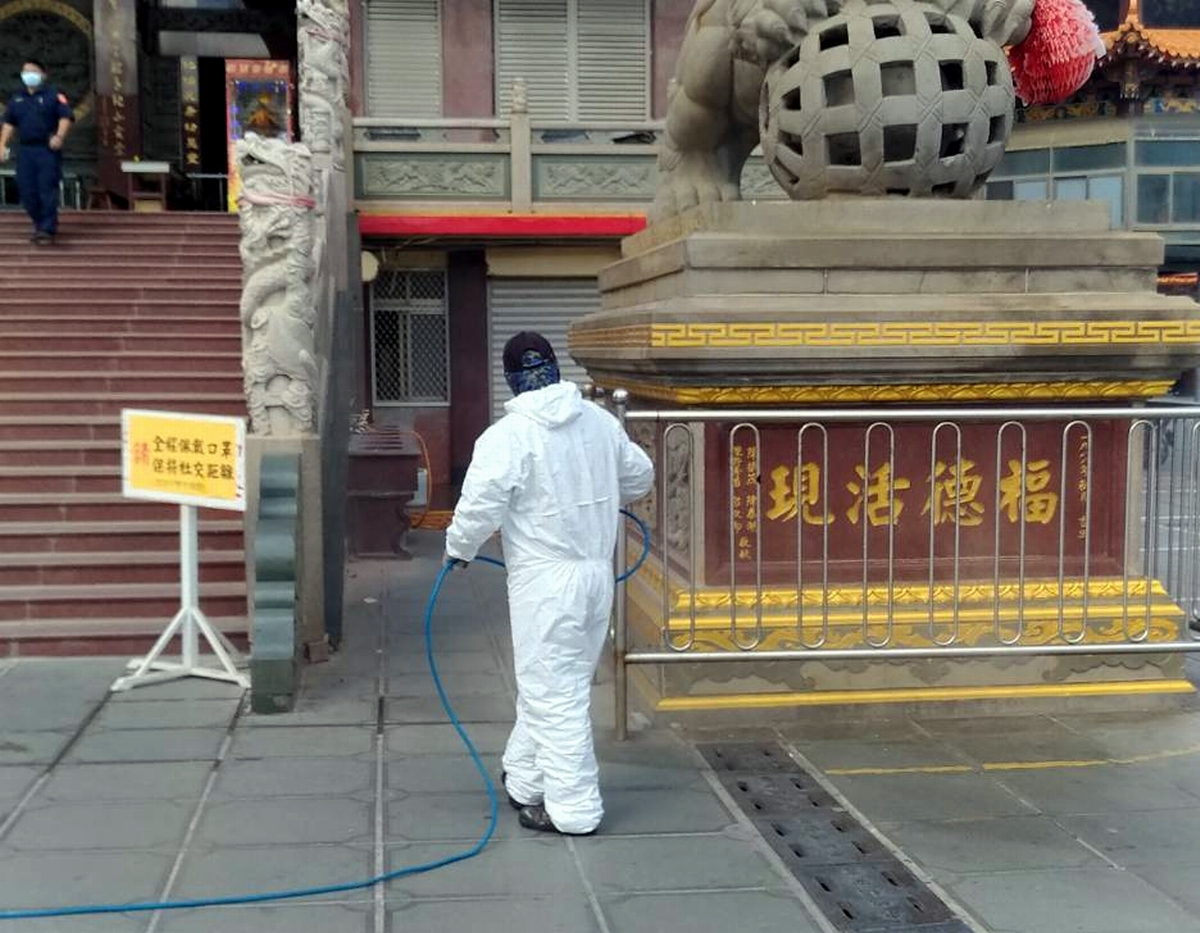 ▲案號「2251」新北市67歲婦人5月12日隨遊覽車進香團至車城福安宮參拜，匡列11人居家隔離，相關場域全面消毒，福安宮不得入內參拜。（圖／屏東縣政府提供, 2021.05.18）