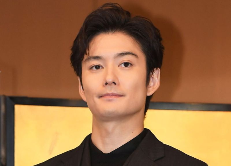 ▲岡田將生與新垣結衣CP感十足。(圖/翻攝自デイリースポーツ)