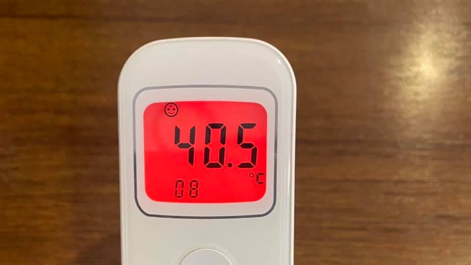 ▲一位女網友自量體溫驚訝發現超過40度，急忙趕去醫院就診。（圖／翻攝自《爆怨2公社》臉書）