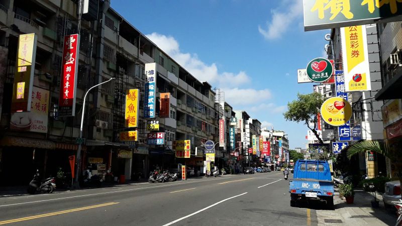 ▲高雄市三民區正路正街上的透天總價雖然較高,但巷弄內仍能找到價格親民的透天。(圖/NOWnews資料照片)