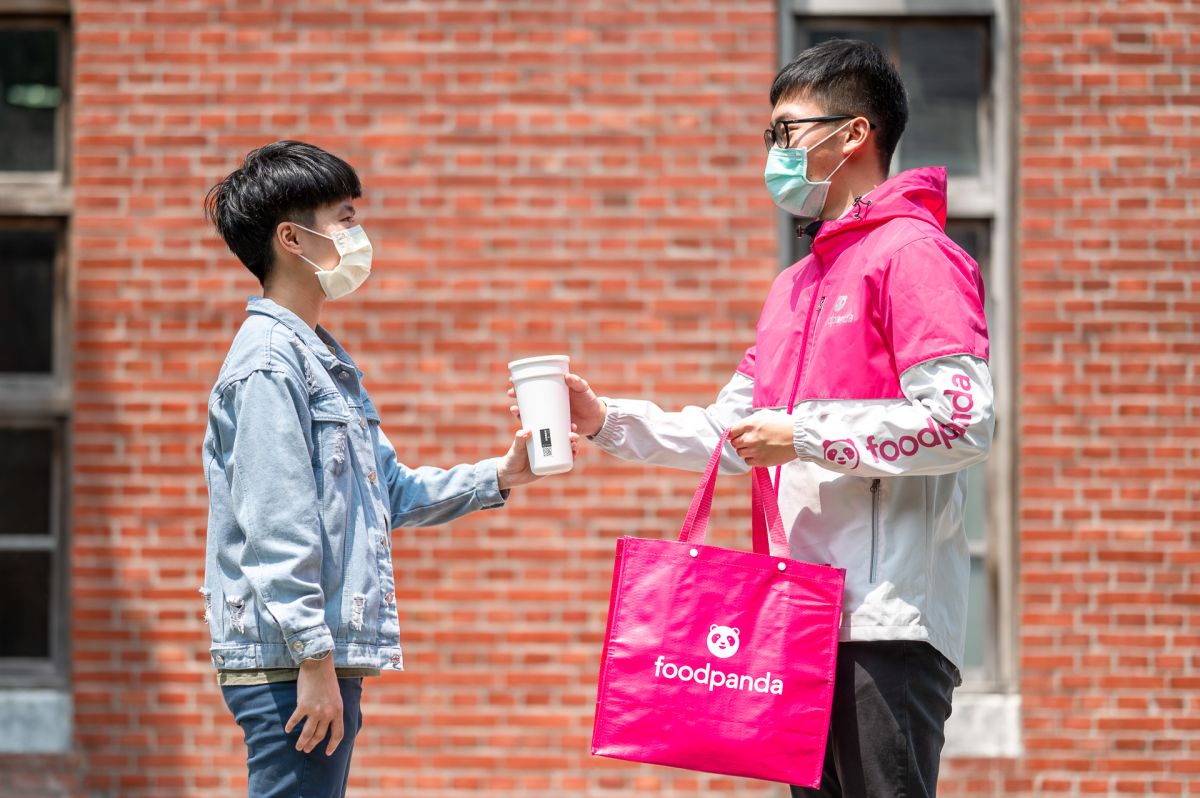 ▲消基會呼籲，指揮中心將外送元納入優先施打疫苗名單。（示意圖／foodpanda 提供）