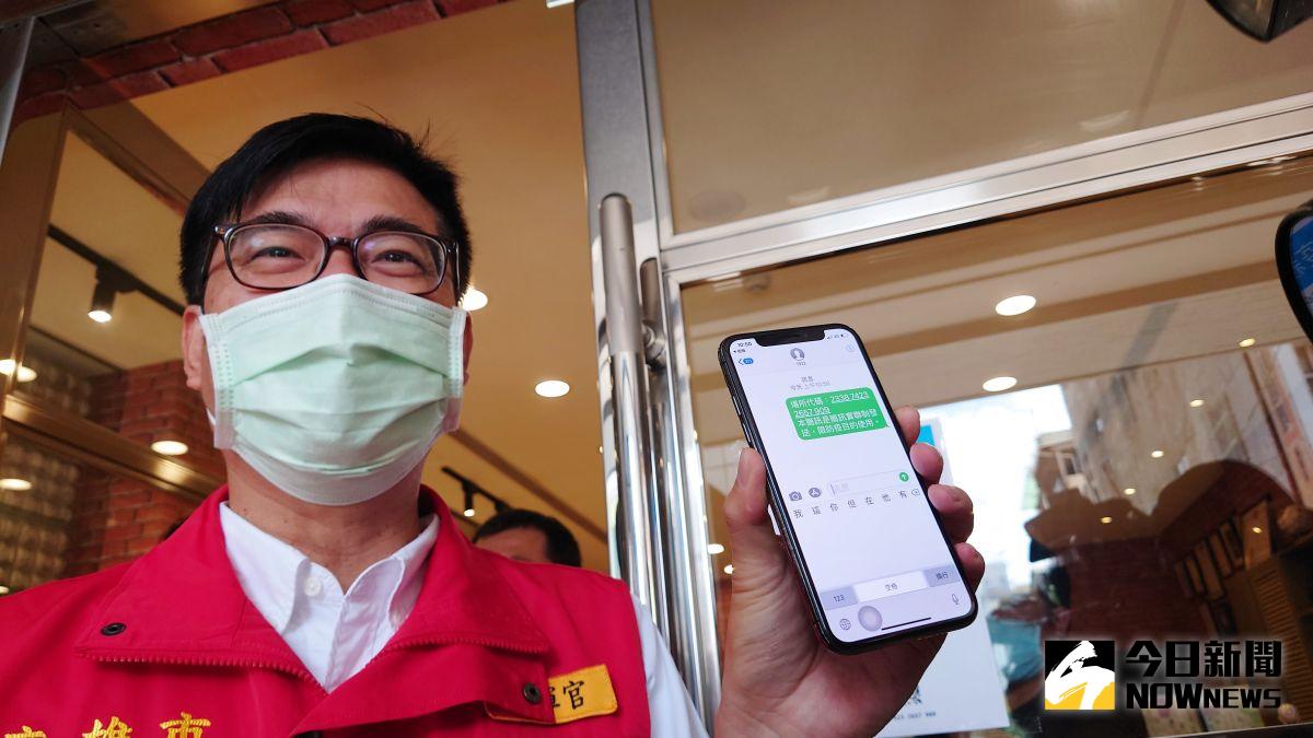 ▲高雄市長陳其邁今日上午視察防疫旅館時體驗實聯制掃碼。（圖／記者鄭婷襄攝，2021.05.20）