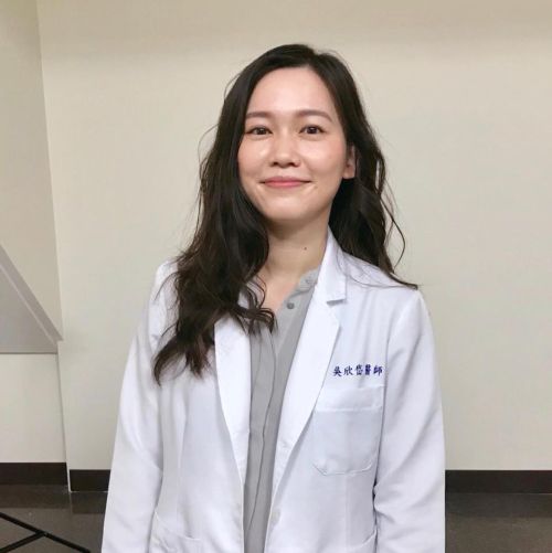 ▲吳欣岱曾任衛生福利部屏東醫院心臟血管外科主治醫師、高雄醫學大學附設醫院總醫師等職，專長為動靜脈廔管手術、洗腎導管建立、靜脈曲張微創治療及周邊血管疾病。（圖／翻攝自吳欣岱臉書）