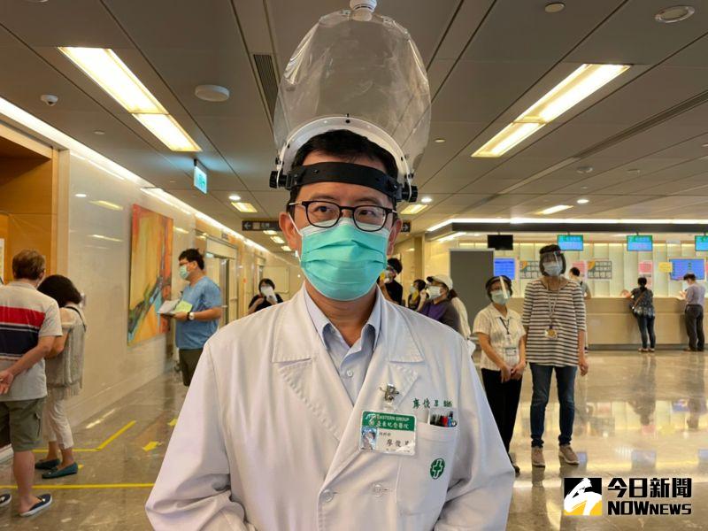 ▲亞東紀念醫院感染管制中心主任廖俊星說，許多醫護人員的心態就是「沒疫情就想等」，但最近一周的疫情大爆發後，醫院同仁的施打意願提高很多。（圖／記者陳志仁攝，2021.05.20）
