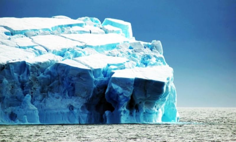 ▲名為「A-76」的巨型冰山，近日從南極洲的龍尼冰架脫落入海。（圖／翻攝自衛報）