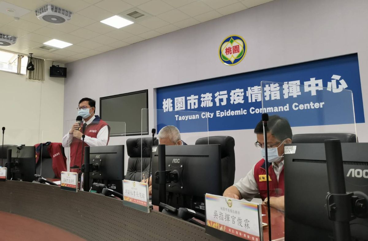 ▲鄭文燦表示，除原有11家責任醫院篩檢站，市府另增4處社區篩檢站，總計15處篩檢站每日最高可到4500人的篩檢量能。（圖／桃園市政府提供）