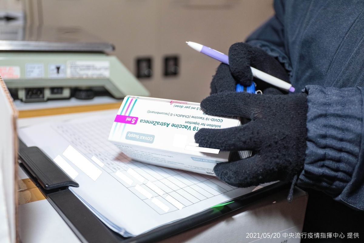 ▲台灣已經到貨的疫苗原本就還不多，新冠本土疫情爆發則更凸顯疫苗短缺的危機。（圖／指揮中心提供）