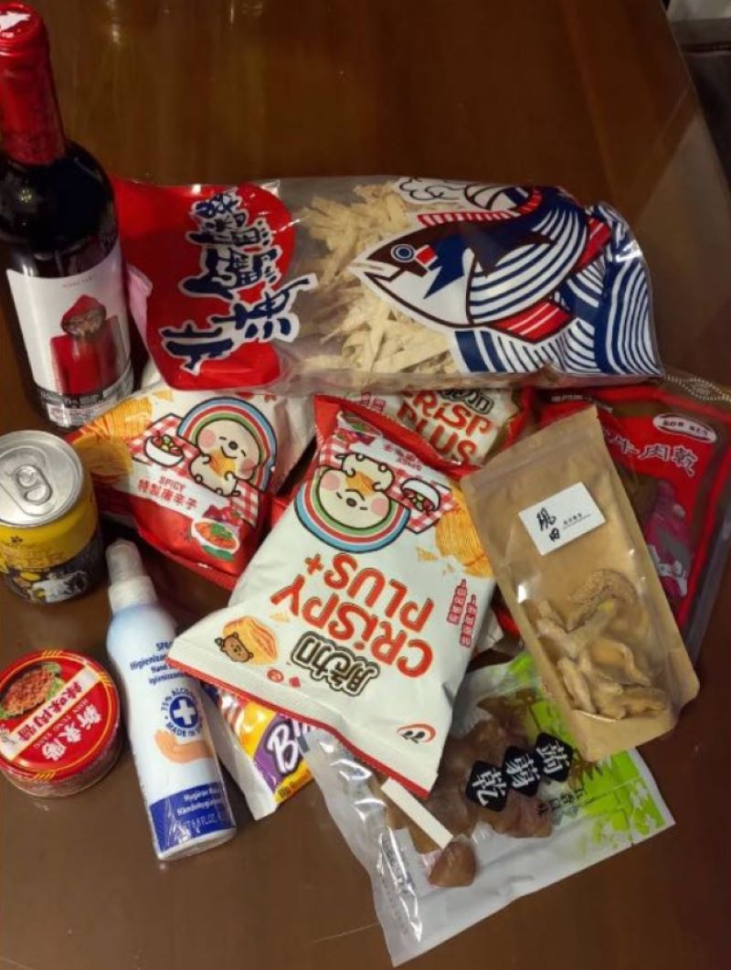 ▲原PO貼出媽媽採買的防疫物資,傻眼直呼「會被笑三年!」(圖/翻攝Dcard)