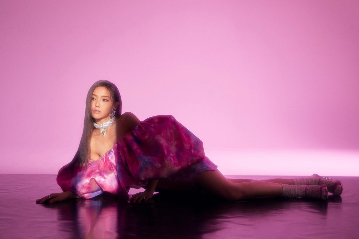 ▲夏子薇曾與黃立成傳緋聞，如今改名單飛，並成立自己的工作室樂當CEO。（圖／薇波爐工作室提供）