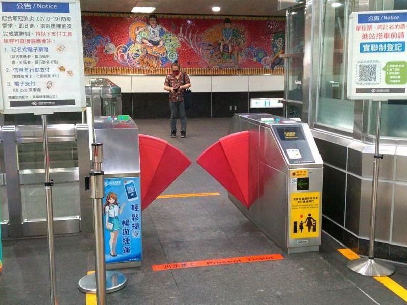 掃QR CODE完成登記　高市捷運車站已佈建完成簡訊實聯制
