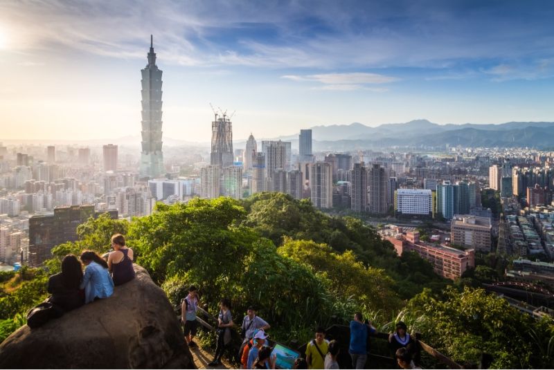 ▲此文章點出外籍人士認為，台灣的就業安全和當地經濟都遠遠勝出其他國家。(圖/取自Shutterstock)